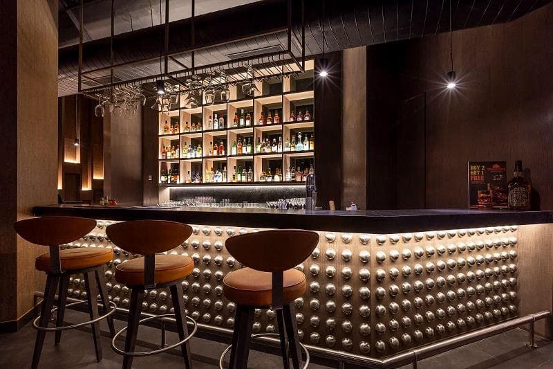 Contemporary Bar & Lounge